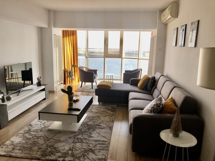Apartament cu 3 camere decomandat în Faleză