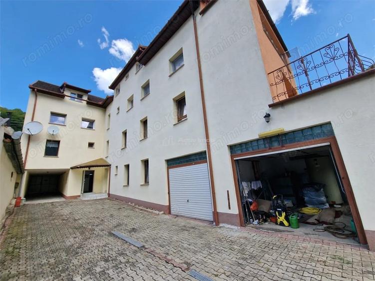 Casă cu 7 camere cu Teren 720 Mp în Vest
