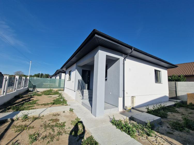 Casă individuală cu 3 camere cu Teren 268 Mp în Lumina