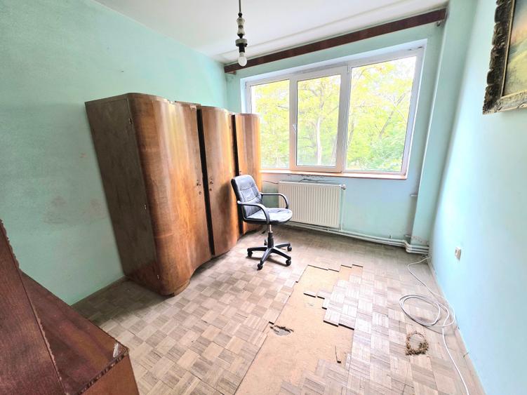 Apartament cu 4 camere semidecomandat în Hipodrom