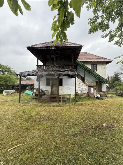Casă cu 4 camere în Corbeni