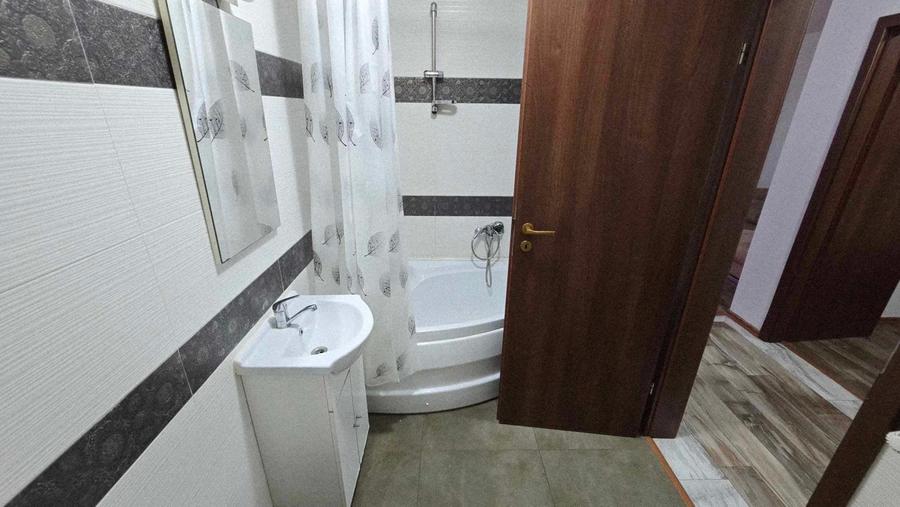 Apartament cu 3 camere nedecomandat în Nufărul