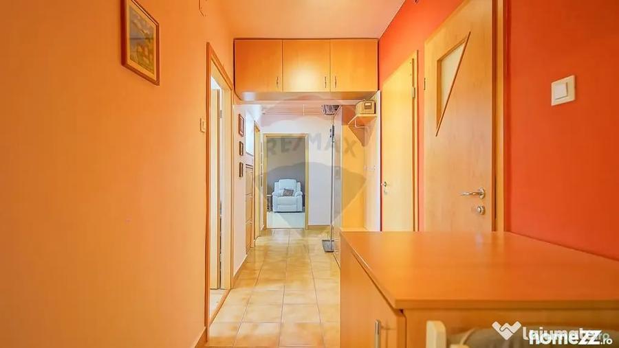 Apartament cu 3 camere decomandat în Răcădău