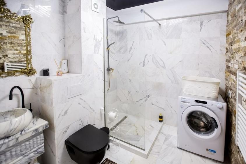 Garsonieră decomandată în Central