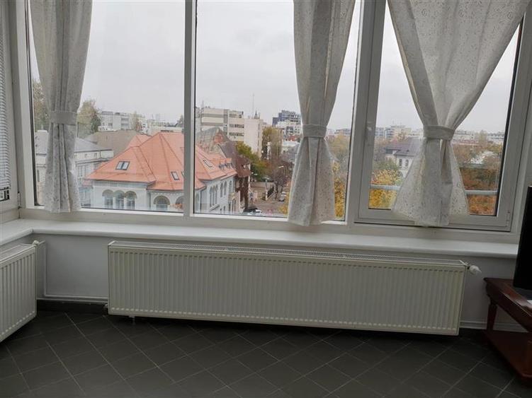 Apartament cu 5 camere semidecomandat, mobilat în Grădina Icoanei