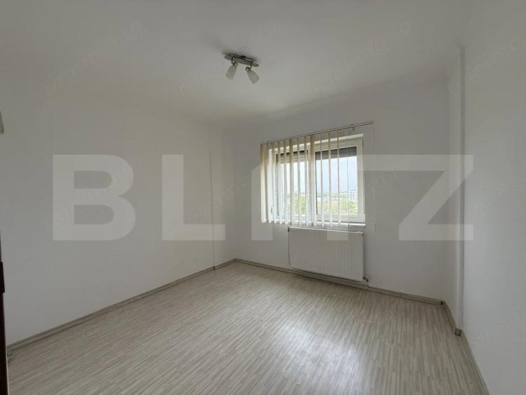 Apartament cu 3 camere decomandat în Micro 16