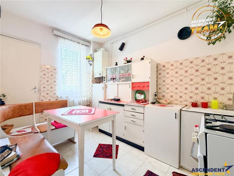 Apartament cu 3 camere decomandat în Central