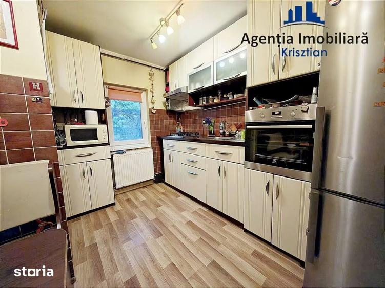 Apartament cu 4 camere decomandat în Burdea