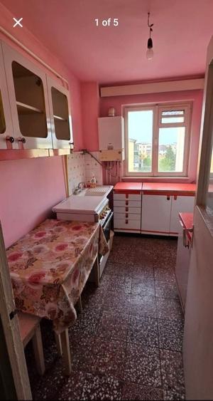 Apartament cu 3 camere semidecomandat în Central