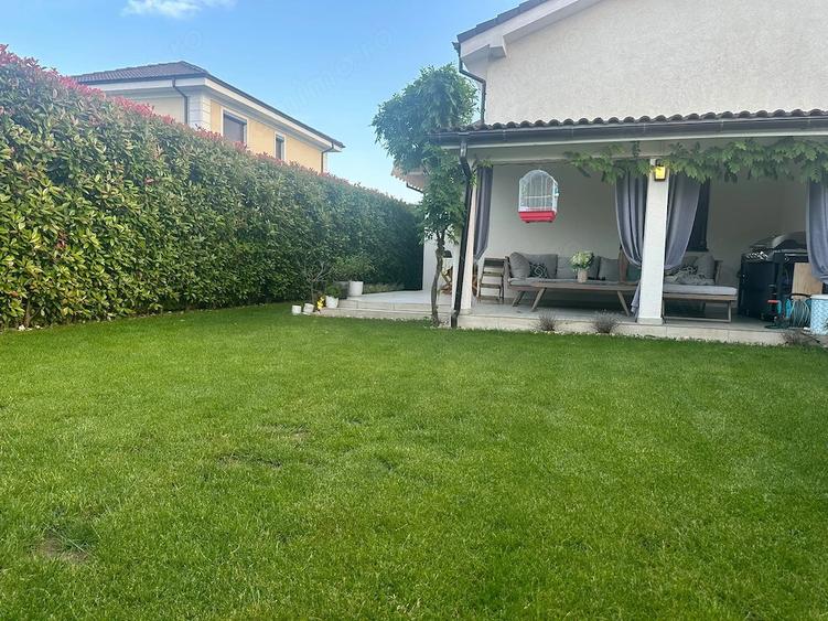 Casă cu 3 camere în Dumbrăvița