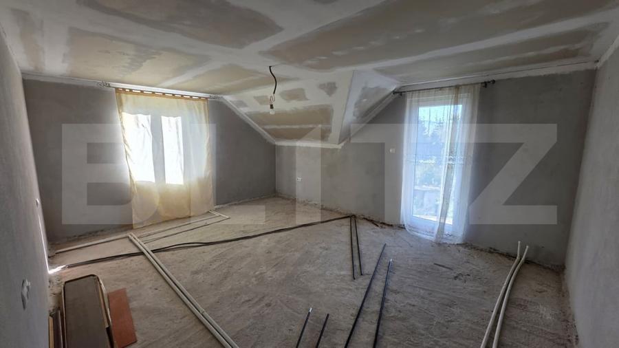 Casă individuală cu 4 camere cu Canalizare în Periferie