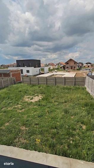 Casă cu 5 camere cu Teren 635 Mp în Giarmata