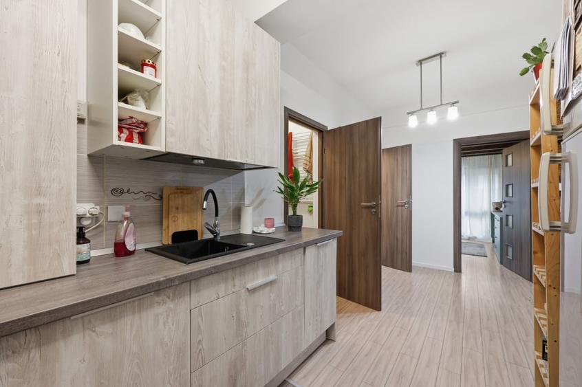 Apartament cu 3 camere semidecomandat, mobilat în Bucureștii Noi