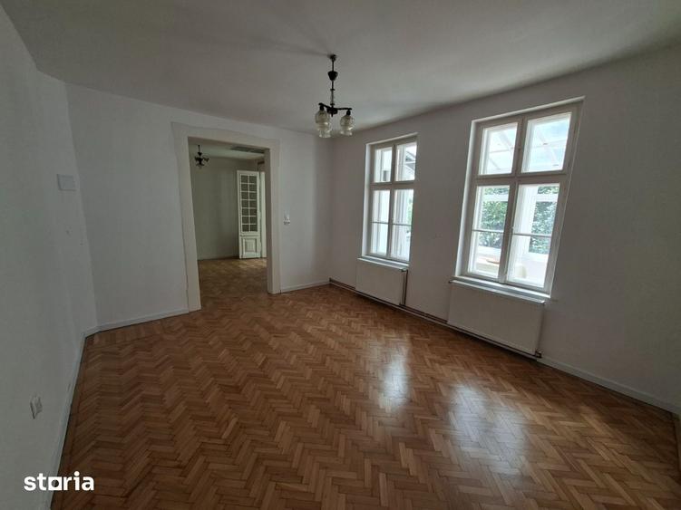 Casă cu 2 camere cu Teren 200 Mp în Central