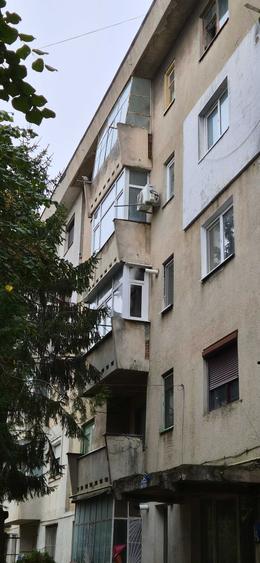 Apartament cu 2 camere nedecomandat în Piața