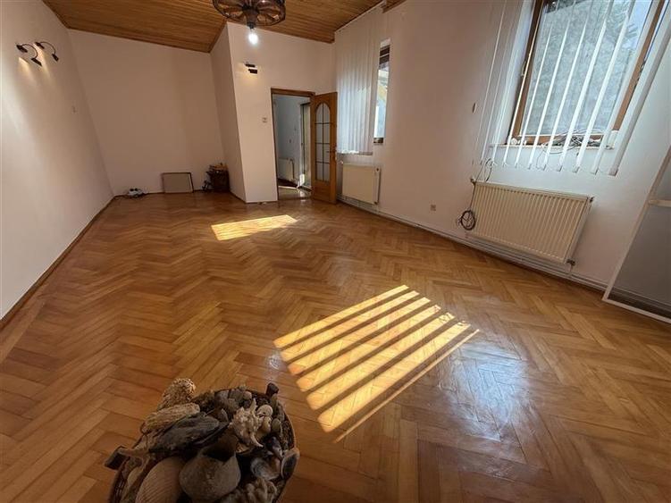 Casă individuală cu 6 camere cu Teren 272 Mp în Bistrița Lac