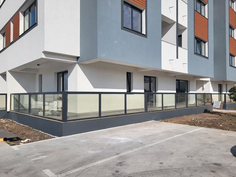 Apartament cu 3 camere decomandat în Exterior Vest