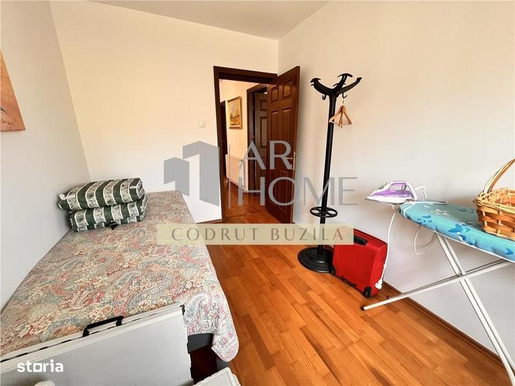 Casă cu 4 camere cu Teren 300 Mp în Central