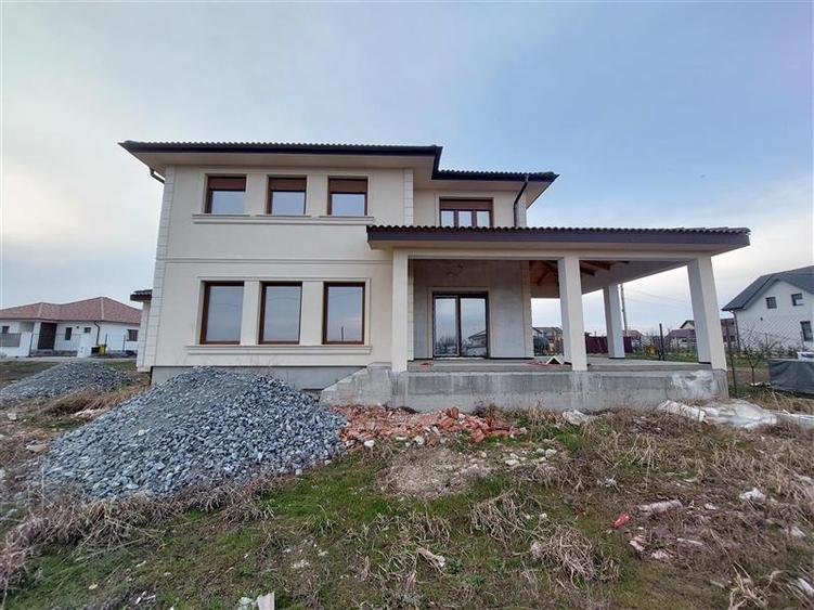 Casă individuală cu 5 camere cu Canalizare în Zimandcuz