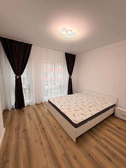 Apartament cu 3 camere semidecomandat în Florești