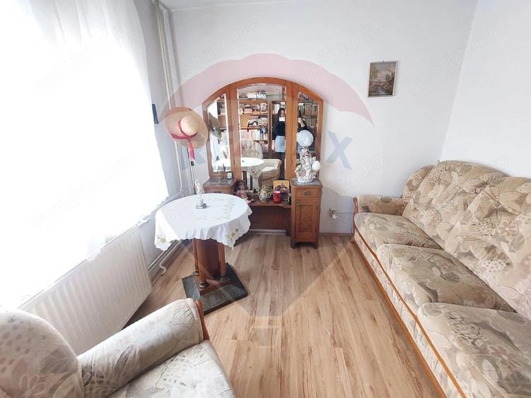 Apartament cu 6 camere decomandat în Central