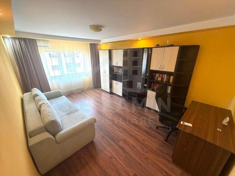 Apartament cu 2 camere decomandat în Rovine