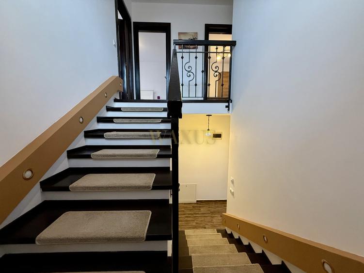 Duplex cu 5 camere cu Canalizare în Florești