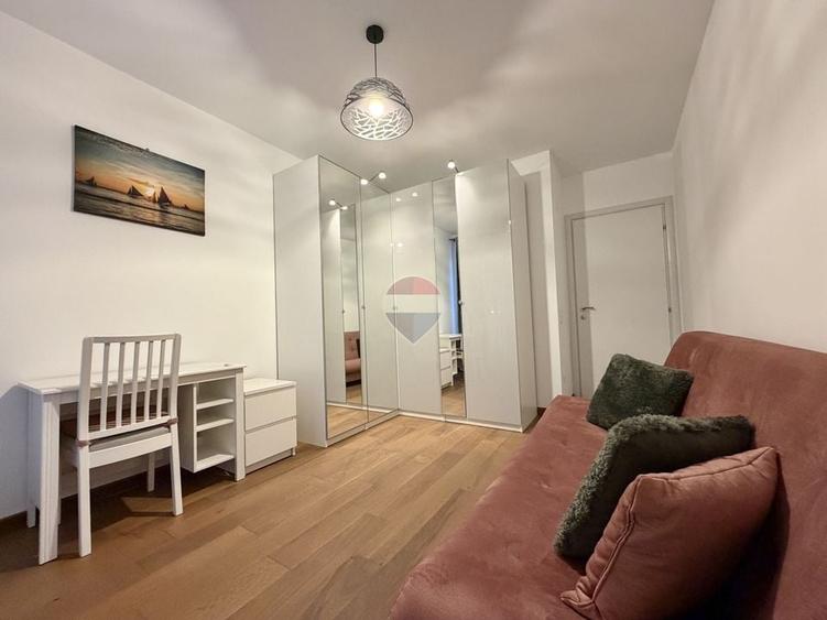 Apartament cu 3 camere semidecomandat în Central