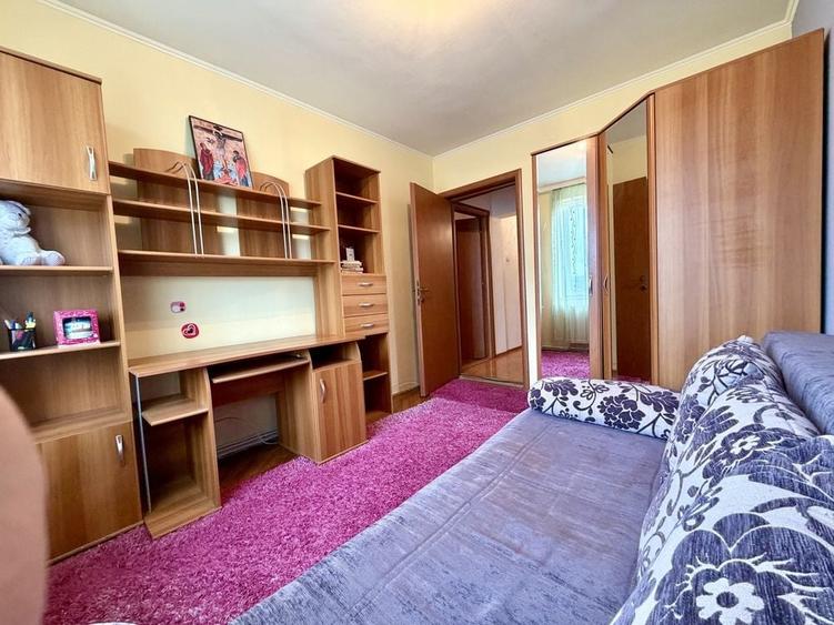 Apartament cu 3 camere decomandat în Ceair