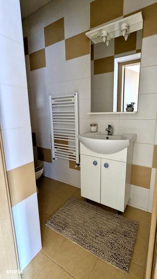 Apartament cu 3 camere decomandat în Est
