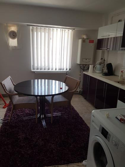 Apartament cu 4 camere decomandat în Popoveni