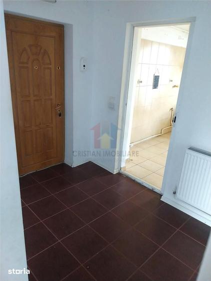 Apartament cu 3 camere în Tineretului