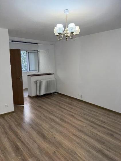 Garsonieră decomandată în Drumul Taberei