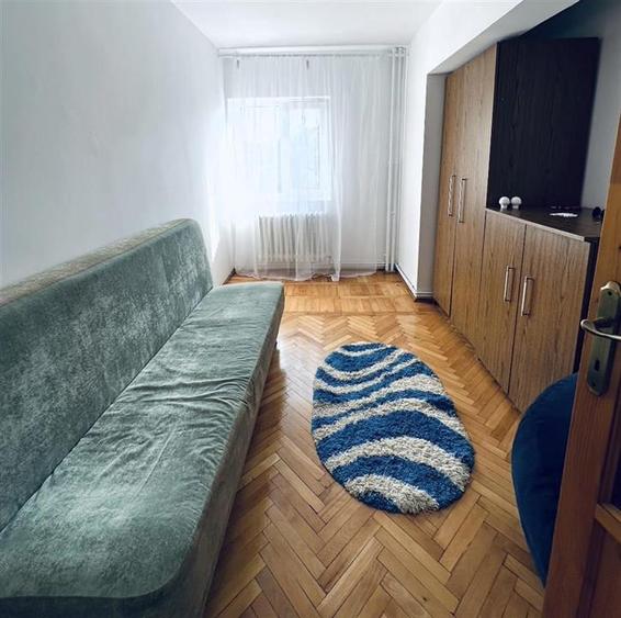 Apartament cu 3 camere decomandat, mobilat în Gară