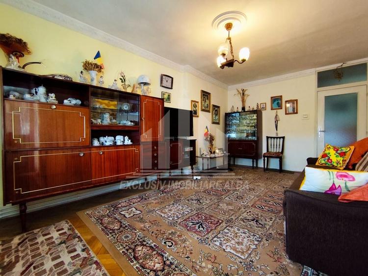 Apartament cu 4 camere decomandat, mobilat în Central