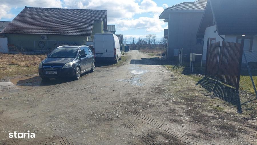 Teren de 2000 mp, în Roșia