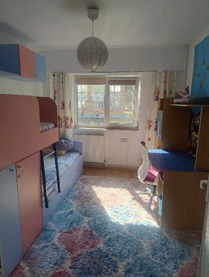 Apartament cu 3 camere decomandat, mobilat în Tomis Nord