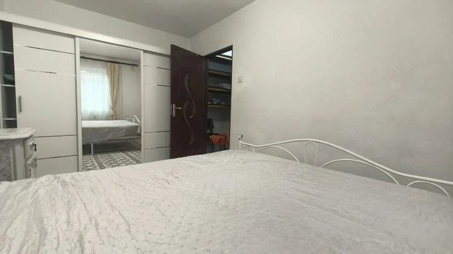 Apartament cu 2 camere semidecomandat în Piața Centrală
