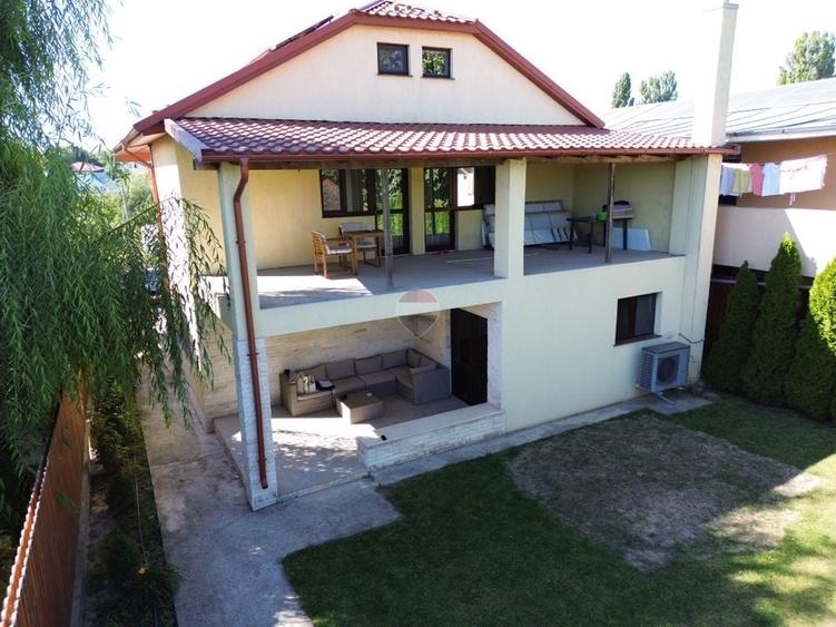 Casă individuală cu 4 camere cu Teren 1000 Mp în Periferie