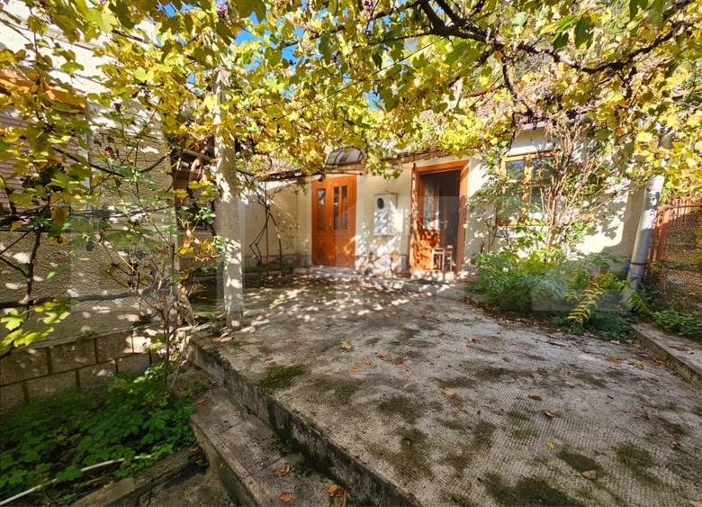 Casă individuală cu 5 camere cu Canalizare în Cugir