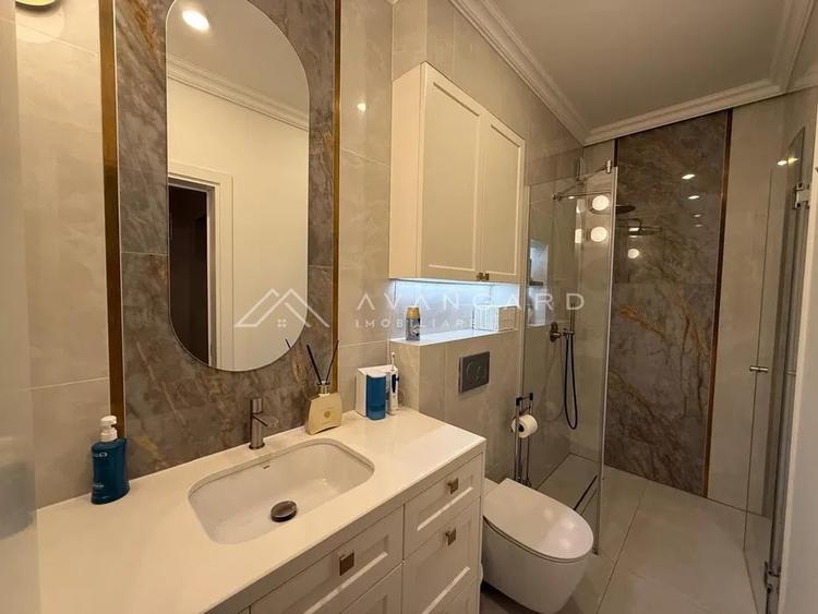 Apartament cu 3 camere semidecomandat, mobilat în Bună Ziua