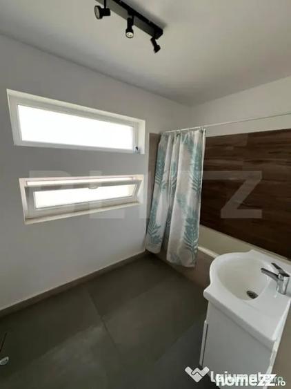 Apartament cu 4 camere semidecomandat în Central