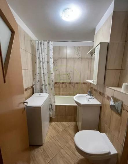 Apartament cu 2 camere decomandat, mobilat în Tractorul