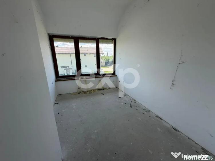 Casă cu 7 camere cu Teren 1000 Mp în Butimanu