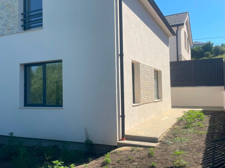 Duplex cu 4 camere cu Teren 250 Mp în Dezmir
