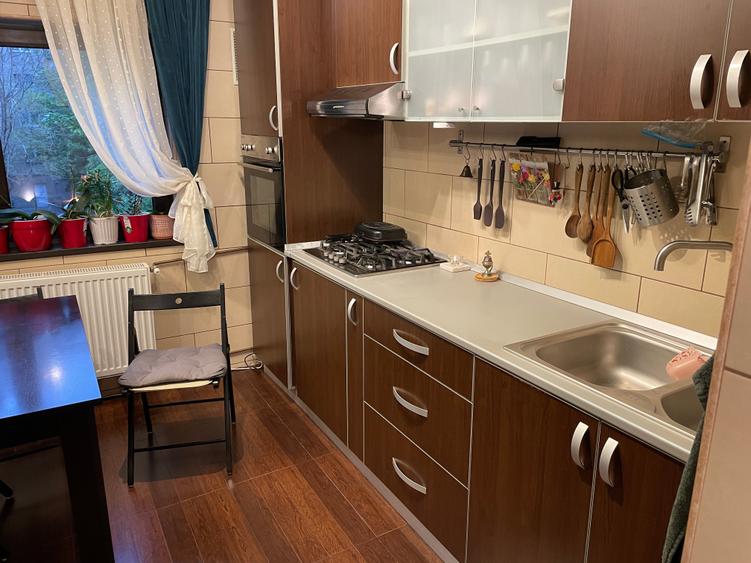 Apartament cu 3 camere decomandat, mobilat în 13 Septembrie