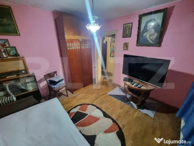 Apartament cu 3 camere semidecomandat în Calea București