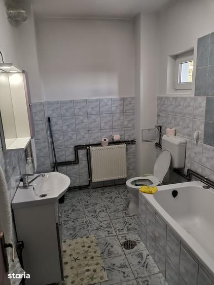 Casă cu 5 camere cu Teren 1000 Mp în Comarnic