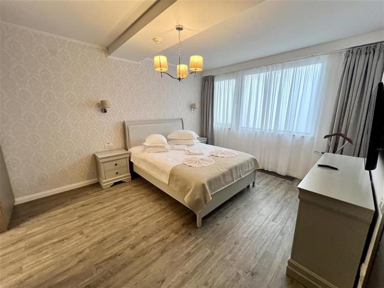 Apartament cu 6 camere decomandat, mobilat în Poiana Brașov