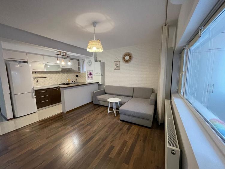 Apartament cu 2 camere decomandat, mobilat în Central
